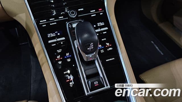 Porsche Panamera 2019 — ფოტო 9/20