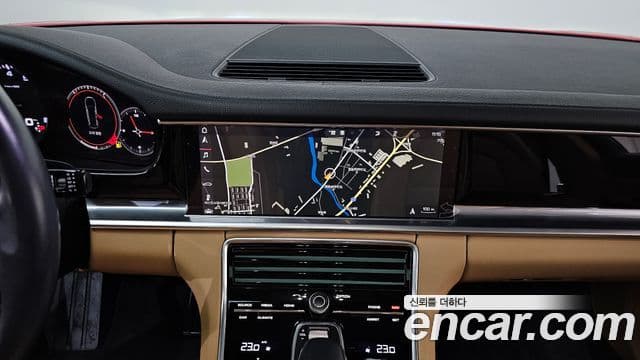 Porsche Panamera 2019 — ფოტო 13/20