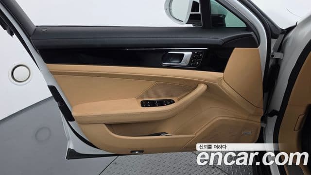 Porsche Panamera 2019 — ფოტო 20/39