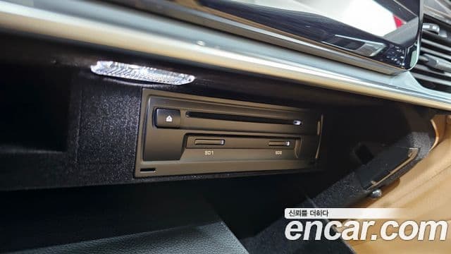 Porsche Panamera 2019 — ფოტო 22/39
