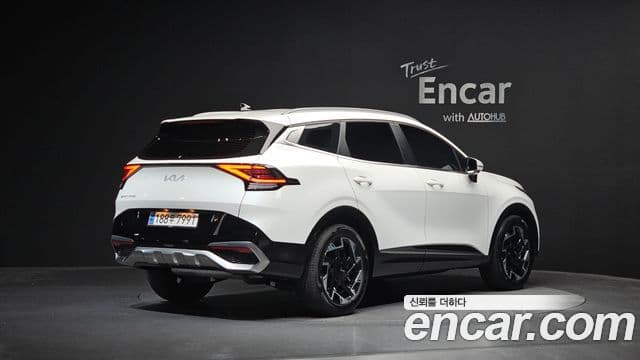 Kia Sportage 2023 — ფოტო 2/20