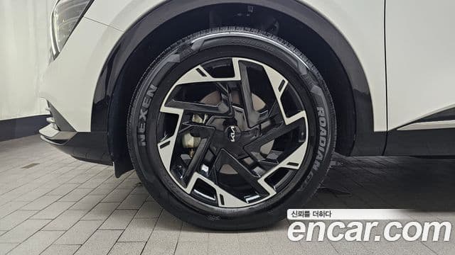 Kia Sportage 2023 — ფოტო 5/20