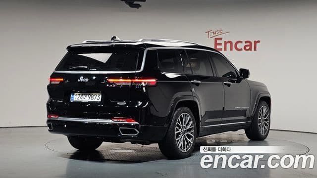 Jeep Grand Cherokee 2023 — ფოტო 2/20