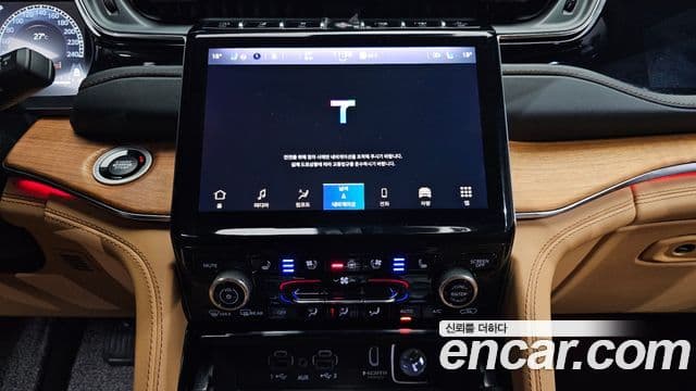 Jeep Grand Cherokee 2023 — ფოტო 14/20