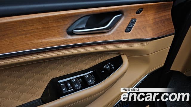 Jeep Grand Cherokee 2023 — ფოტო 18/20