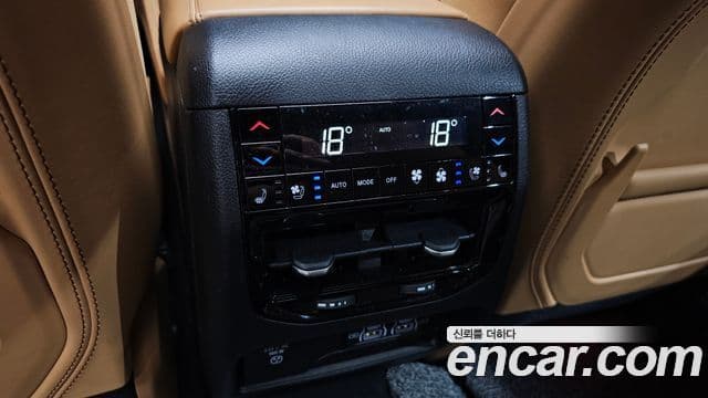 Jeep Grand Cherokee 2023 — ფოტო 19/20