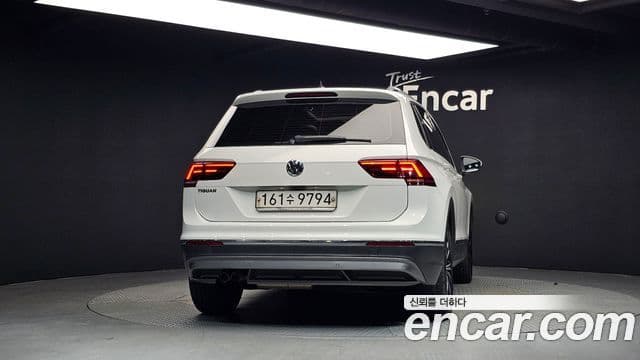 Volkswagen Tiguan 2020 — ფოტო 4/20