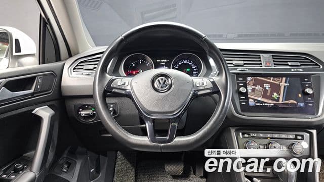 Volkswagen Tiguan 2020 — ფოტო 12/20