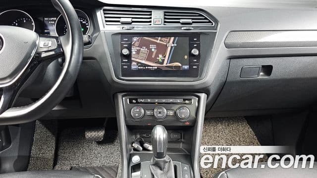 Volkswagen Tiguan 2020 — ფოტო 13/20