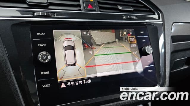 Volkswagen Tiguan 2020 — ფოტო 14/20