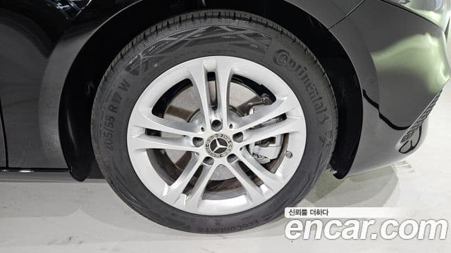 Mercedes-Benz A-Class 2025 — фото 4 из 20