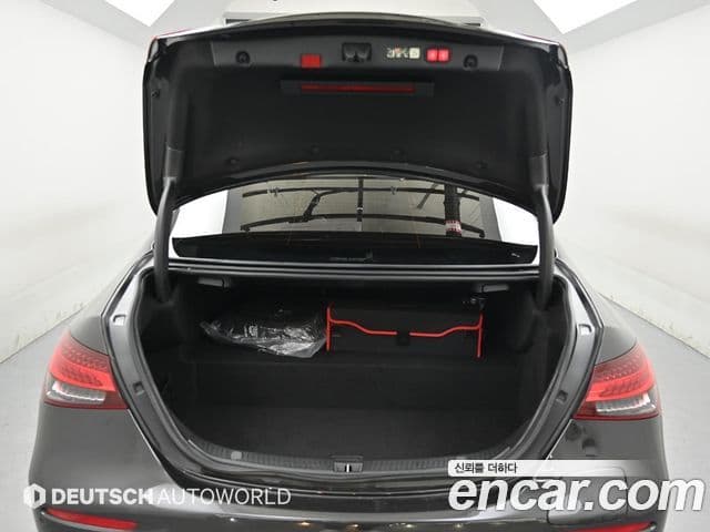 Mercedes-Benz E-Class 2023 — ფოტო 7/20
