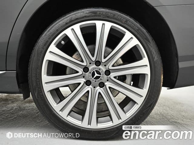 Mercedes-Benz E-Class 2023 — ფოტო 13/20