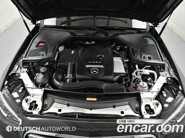 Mercedes-Benz E-Class 2023 — ფოტო 14/20