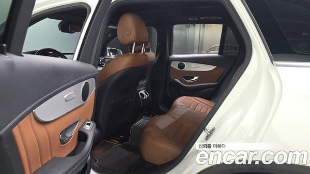 Mercedes-Benz GLC-Class 2022 — Photo 19/31