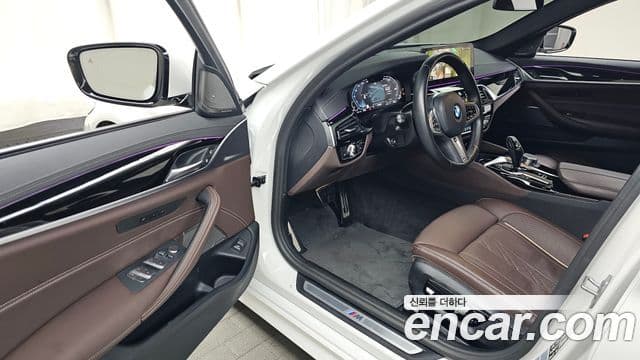 BMW 5 Series 2023 — Фото 10/20
