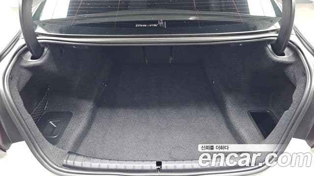 BMW 5 Series 2023 — ფოტო 17/20