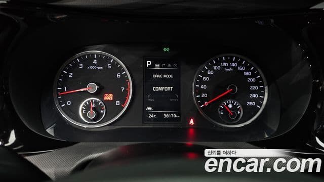 Kia K5 2022 — ფოტო 8/20