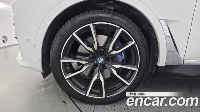 BMW X7 2022 — ფოტო 5/20