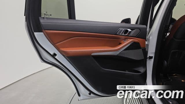 BMW X7 2022 — Photo 16/34