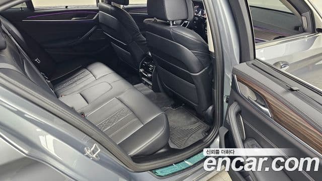 BMW 5 Series 2023 — Şəkil 12/20