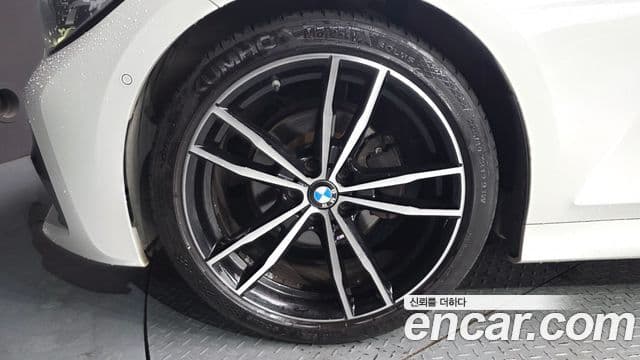 BMW 3 Series 2021 — ფოტო 5/20