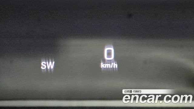 Mercedes-Benz E-Class 2018 — ფოტო 17/20
