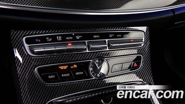 Mercedes-Benz E-Class 2018 — ფოტო 18/20