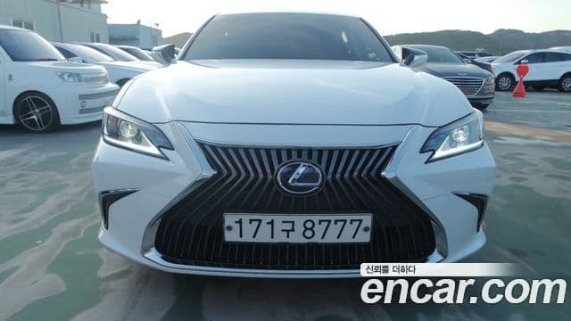 Lexus ES300h 2021 — ფოტო 2/20
