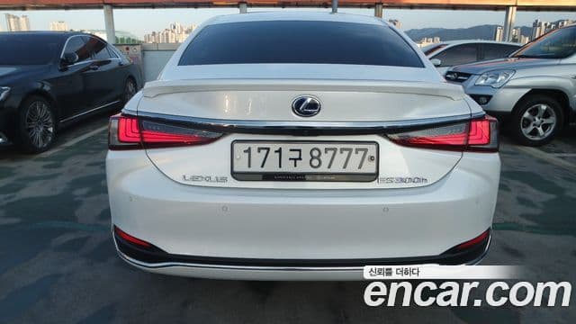 Lexus ES300h 2021 — ფოტო 3/20