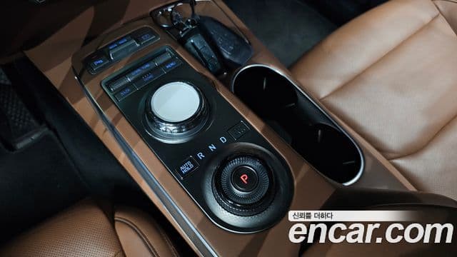 Genesis GV70 2021 — ფოტო 8/20