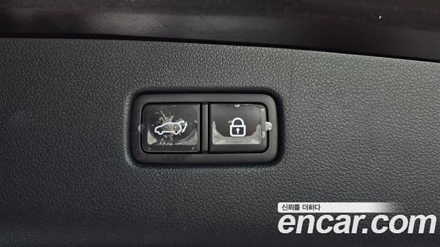 Genesis GV70 2021 — ფოტო 16/20