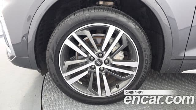Audi Q5 2023 — ფოტო 5/20