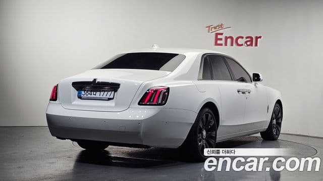 Rolls-Royce Ghost 2025 — ფოტო 1/20