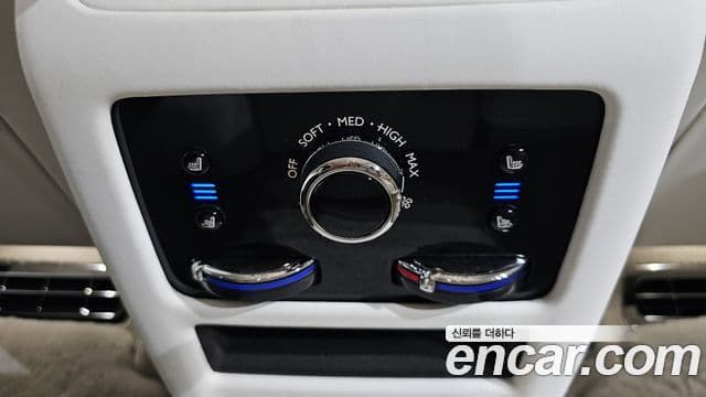 Rolls-Royce Ghost 2025 — Photo 18/36