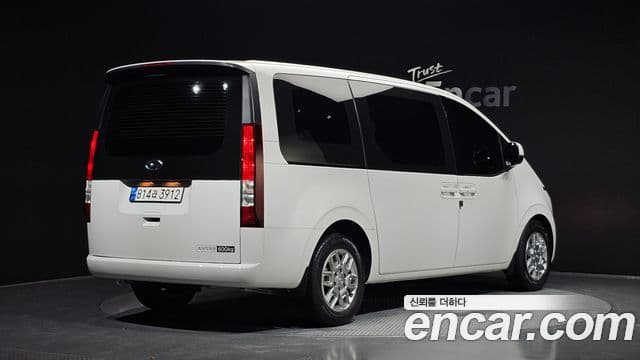 Hyundai Staria 2023 — ფოტო 2/20