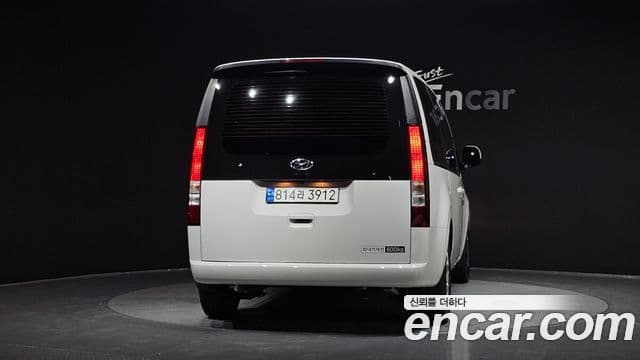 Hyundai Staria 2023 — ფოტო 4/20