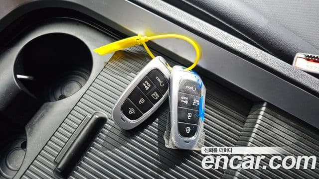 Hyundai Staria 2023 — ფოტო 15/20