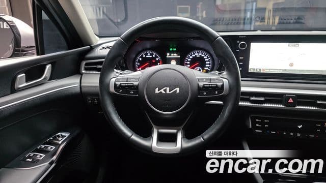 Kia K5 2022 — ფოტო 14/20