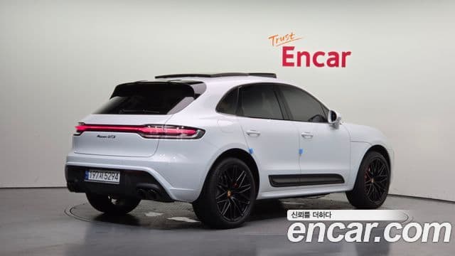 Porsche Macan 2022 — ფოტო 2/20