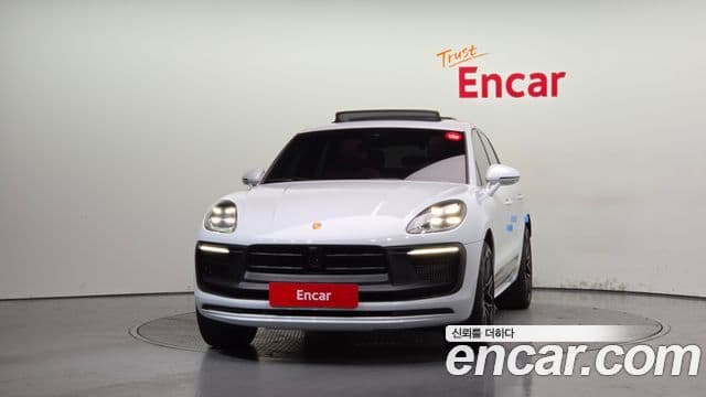 Porsche Macan 2022 — ფოტო 3/20