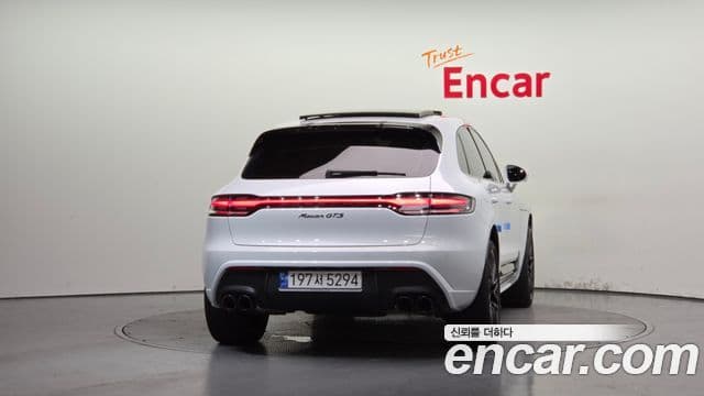 Porsche Macan 2022 — ფოტო 4/20