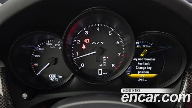 Porsche Macan 2022 — ფოტო 8/20