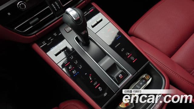 Porsche Macan 2022 — ფოტო 9/20