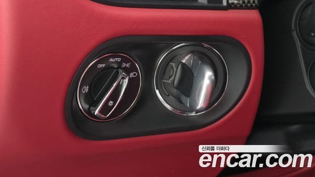 Porsche Macan 2022 — ფოტო 15/20