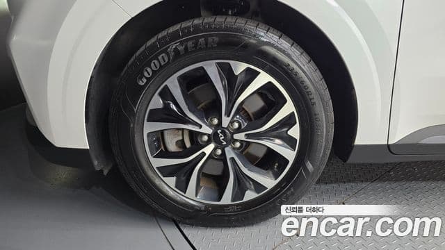 Kia Carnival 2023 — фото 5 из 20