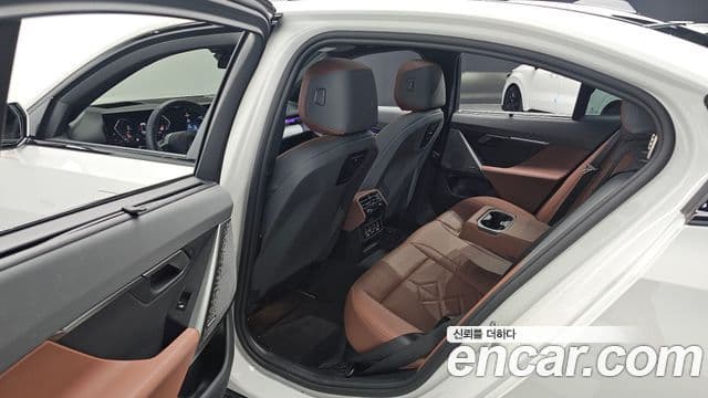 BMW 5 Series 2025 — Şəkil 12/20