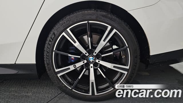 BMW 5 Series 2025 — Photo 28/34