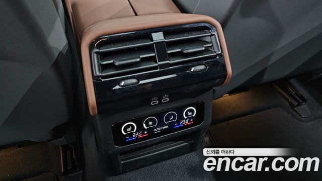 BMW 5 Series 2025 — Photo 16/34