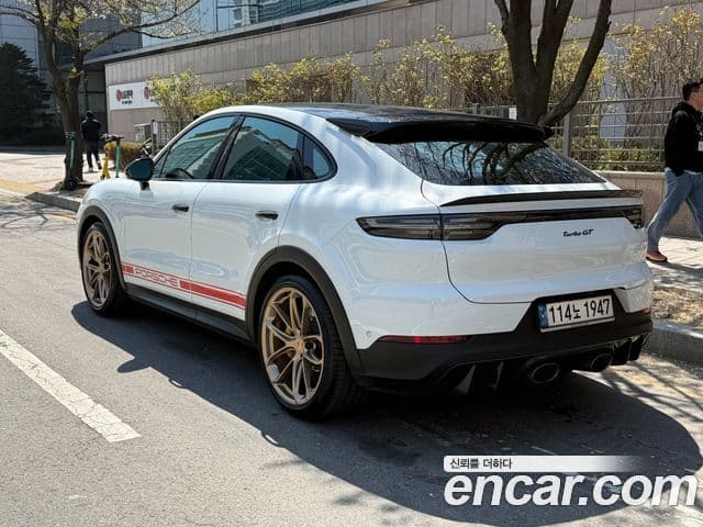 Porsche Cayenne 2022 — Фото 19/20